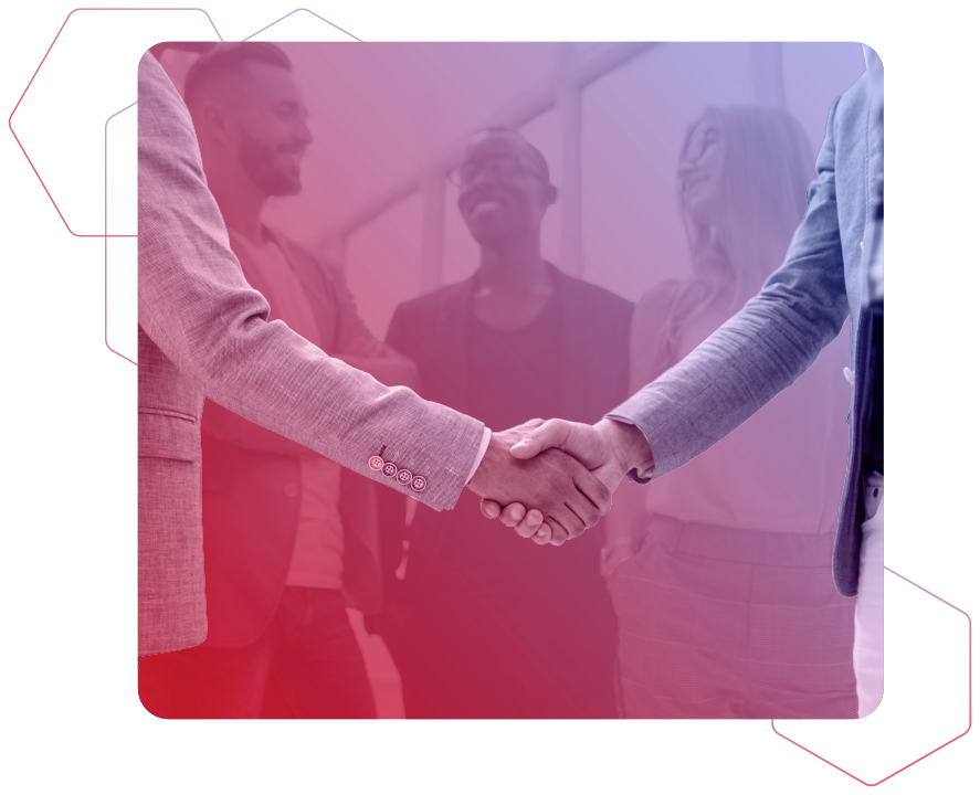 Ein Handschlag zwischen zwei Menschen auf rot-blauem Hintergrund, in welchem drei weitere Menschen sich lächelnd anschauen